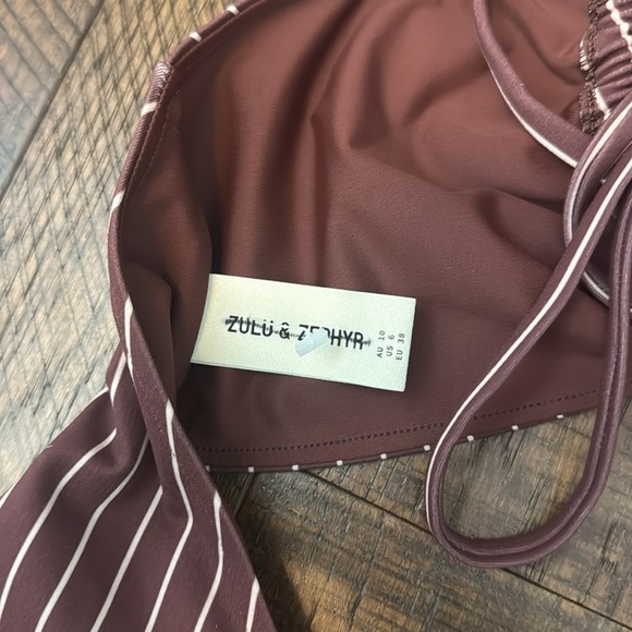 New ZULU & ZEPHYR PLUM STRIPE HALTER ONE PIECE - Picture 6 of 9